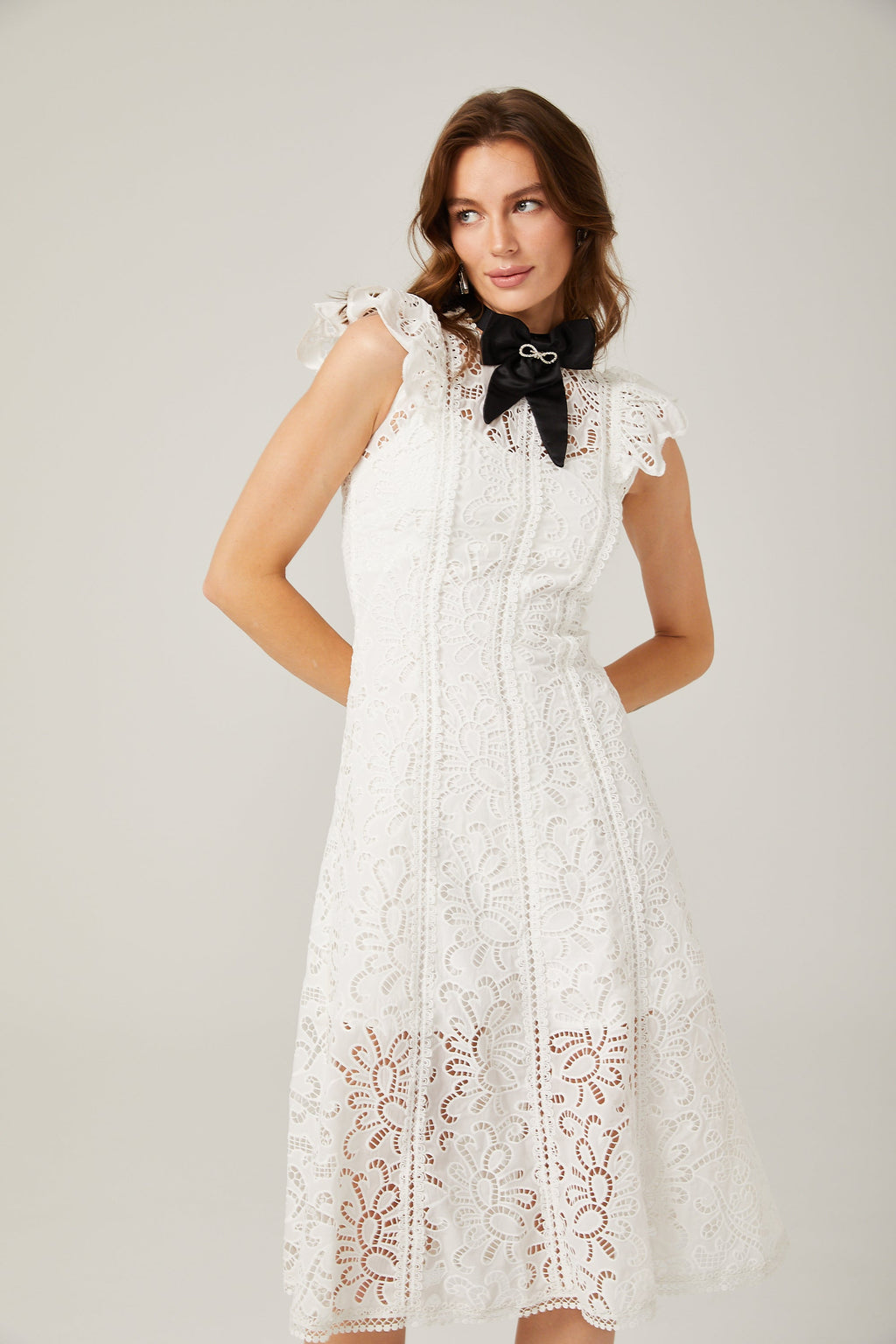 Chloé Dantel Detaylı, Fiyonklu Mini Elbise