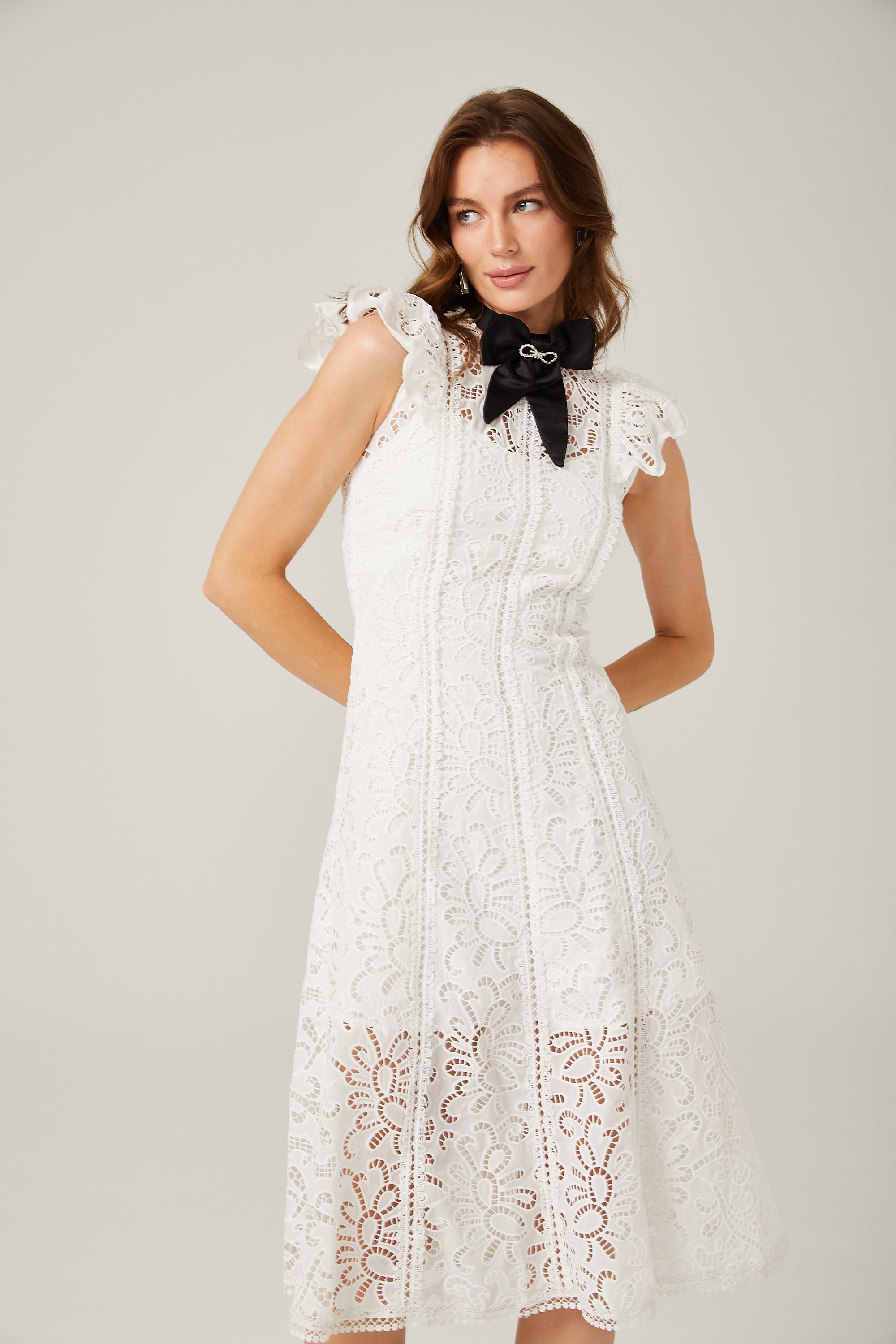 Chloé Dantel Detaylı, Fiyonklu Mini Elbise