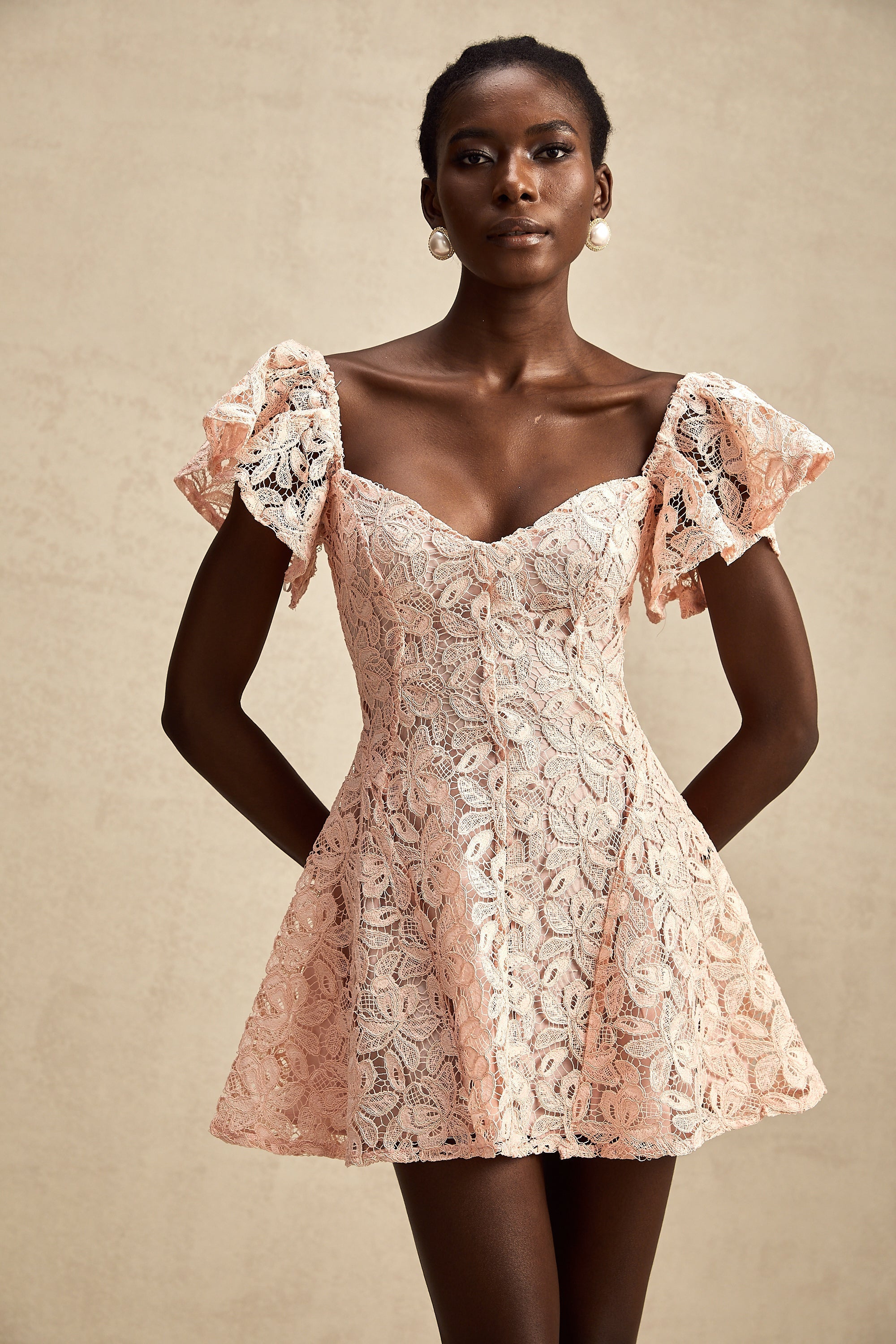 Pembe Esmée Volan Kollu Dantel Mini Elbise