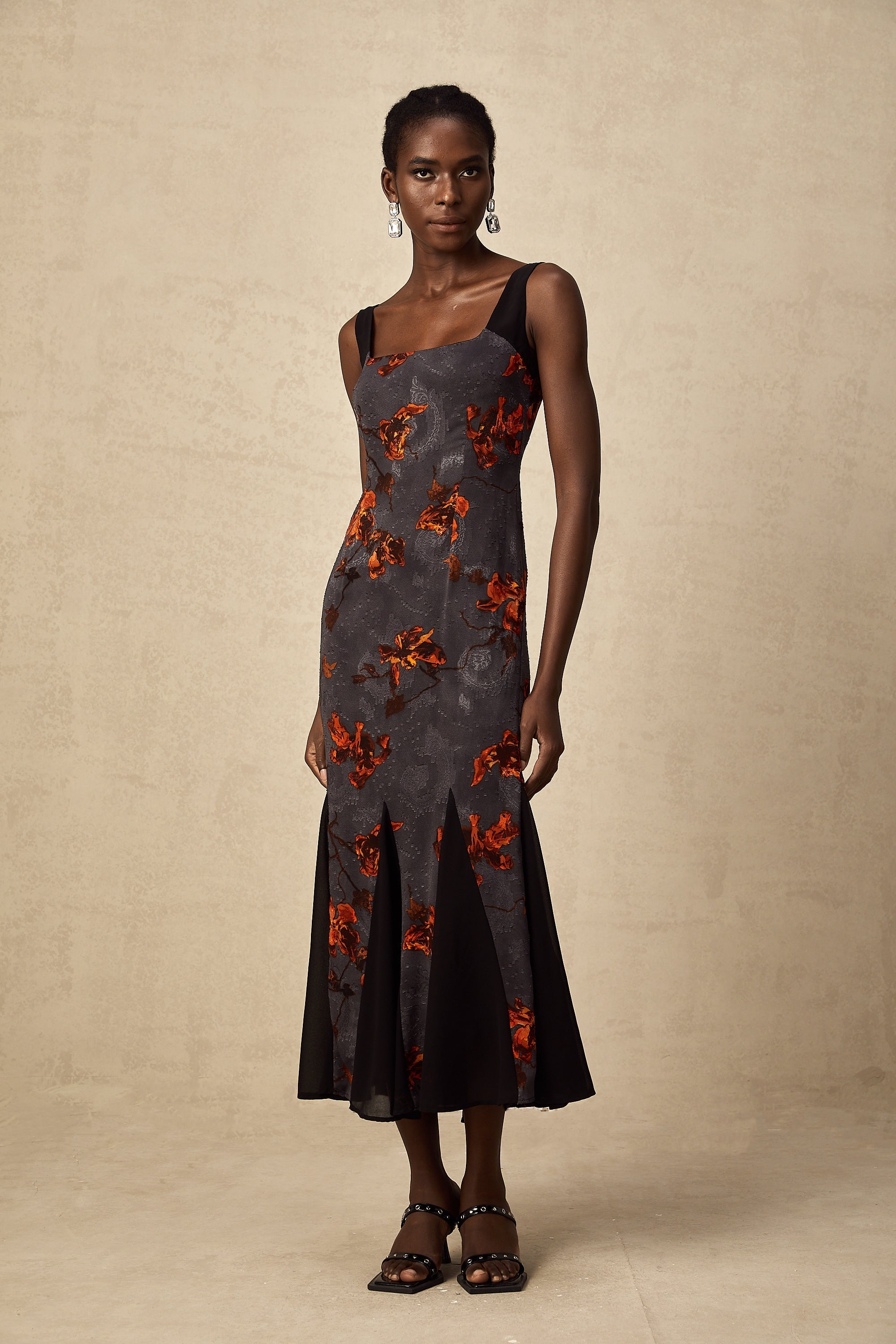 Christina Çiçekli Jakarlı Gode Midi Elbise