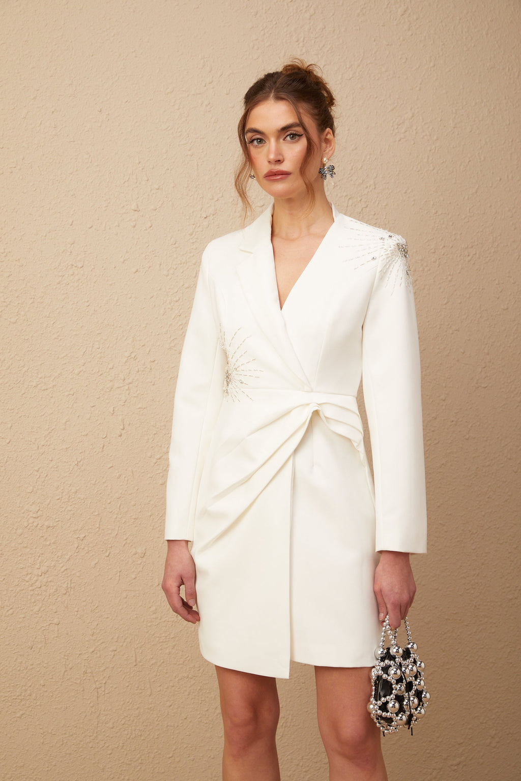 Mireille Beyaz İşlemeli Asimetrik Blazer Elbise