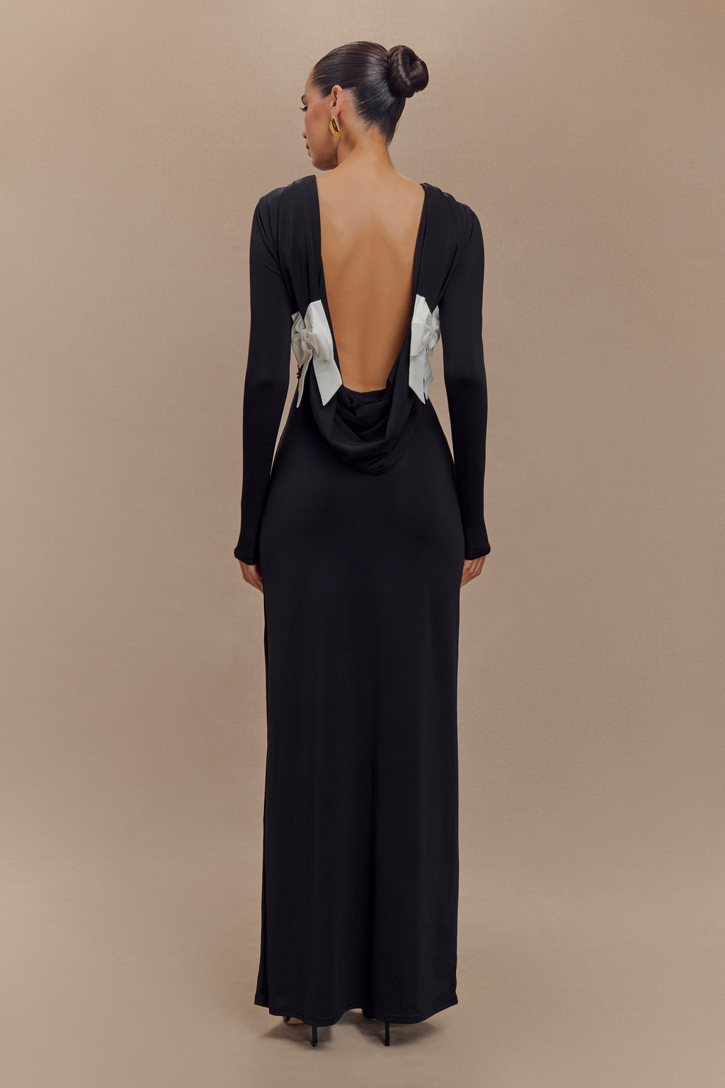 Bennett Slinky Uzun Kollu Maxi Elbise - Siyah/Beyaz