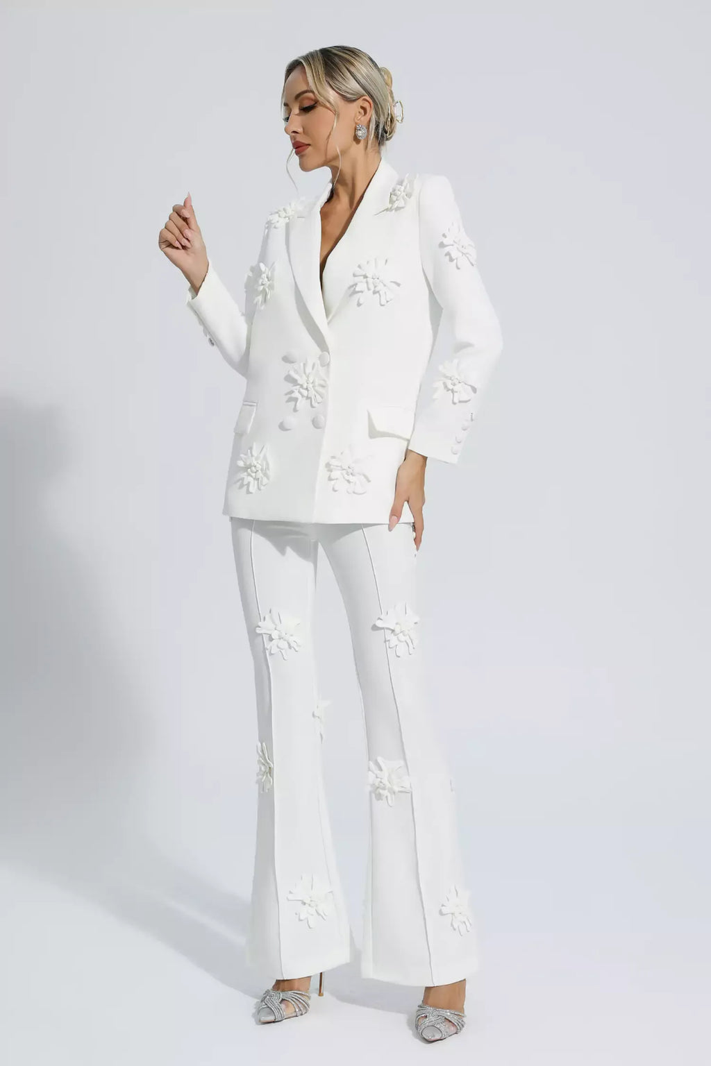 Ari Beyaz Jakarlı Çiçekli Blazer Takım