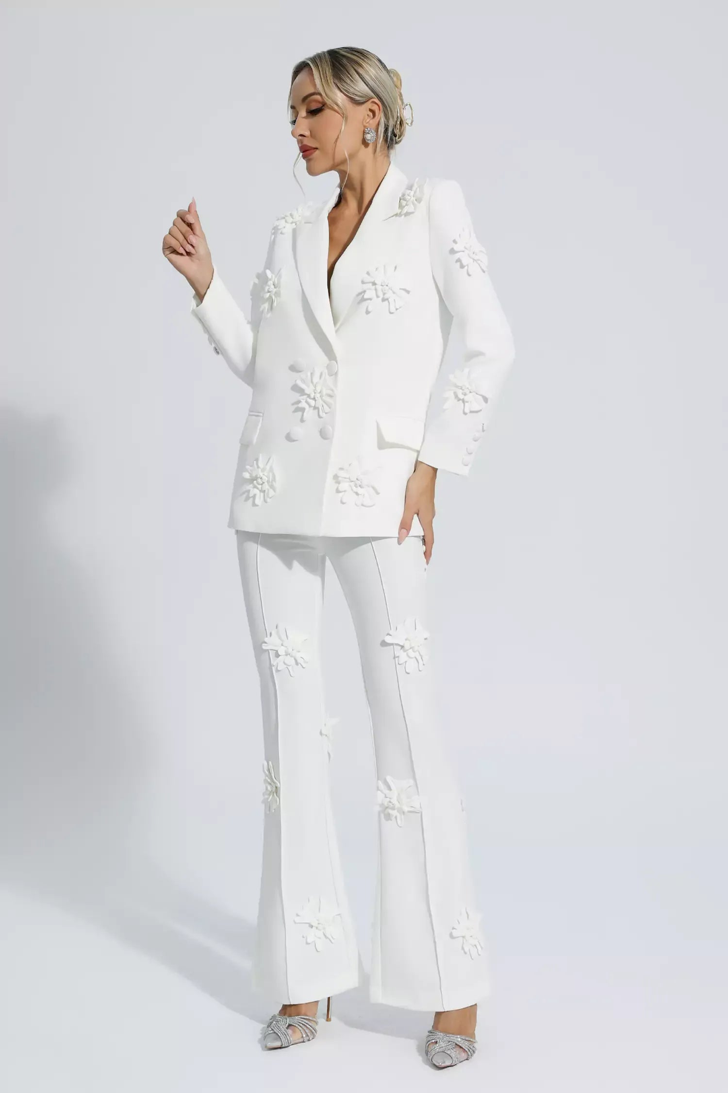 Ari Beyaz Jakarlı Çiçekli Blazer Takım