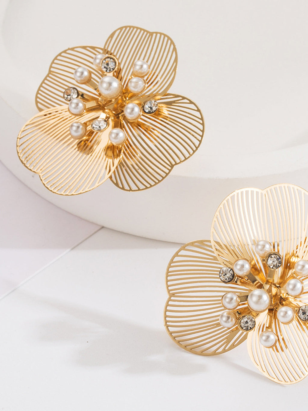 İnci Desenli Çiçek Küpe Altın Damla Model Rhinestone Taşlı
