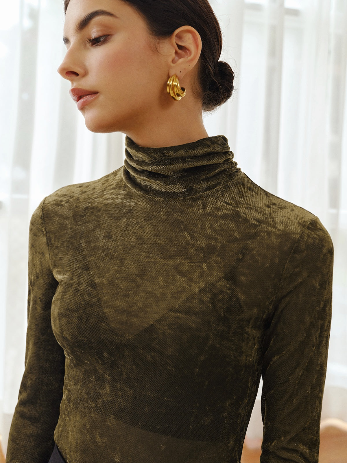 Turtleneck Yarı Şeffaf Kadife Üst