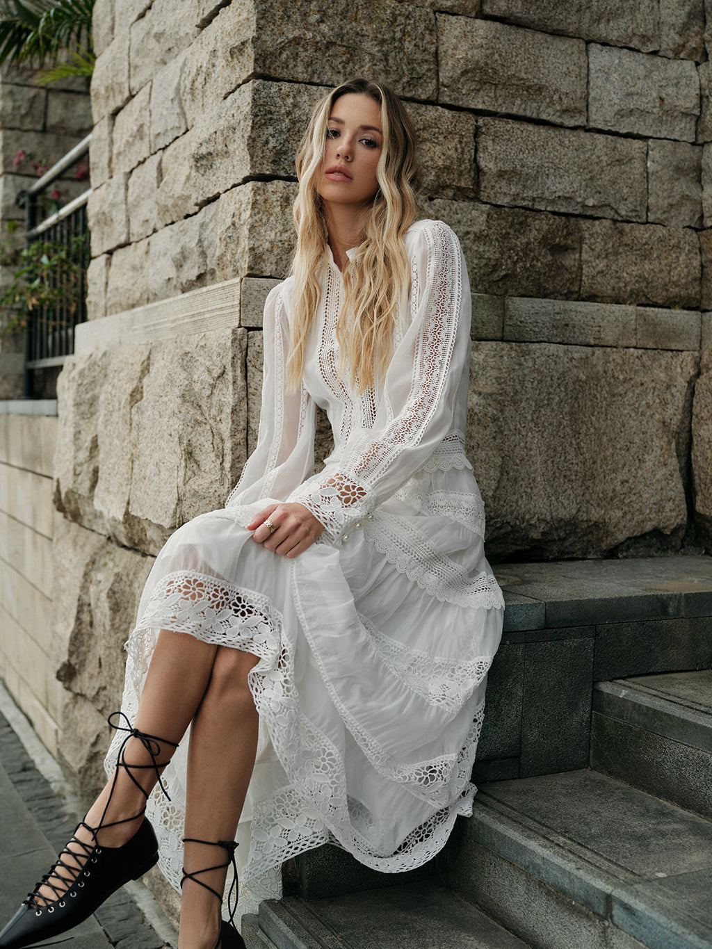 Dantel Detaylı Katmanlı Etek Takımı Beyaz V Yaka