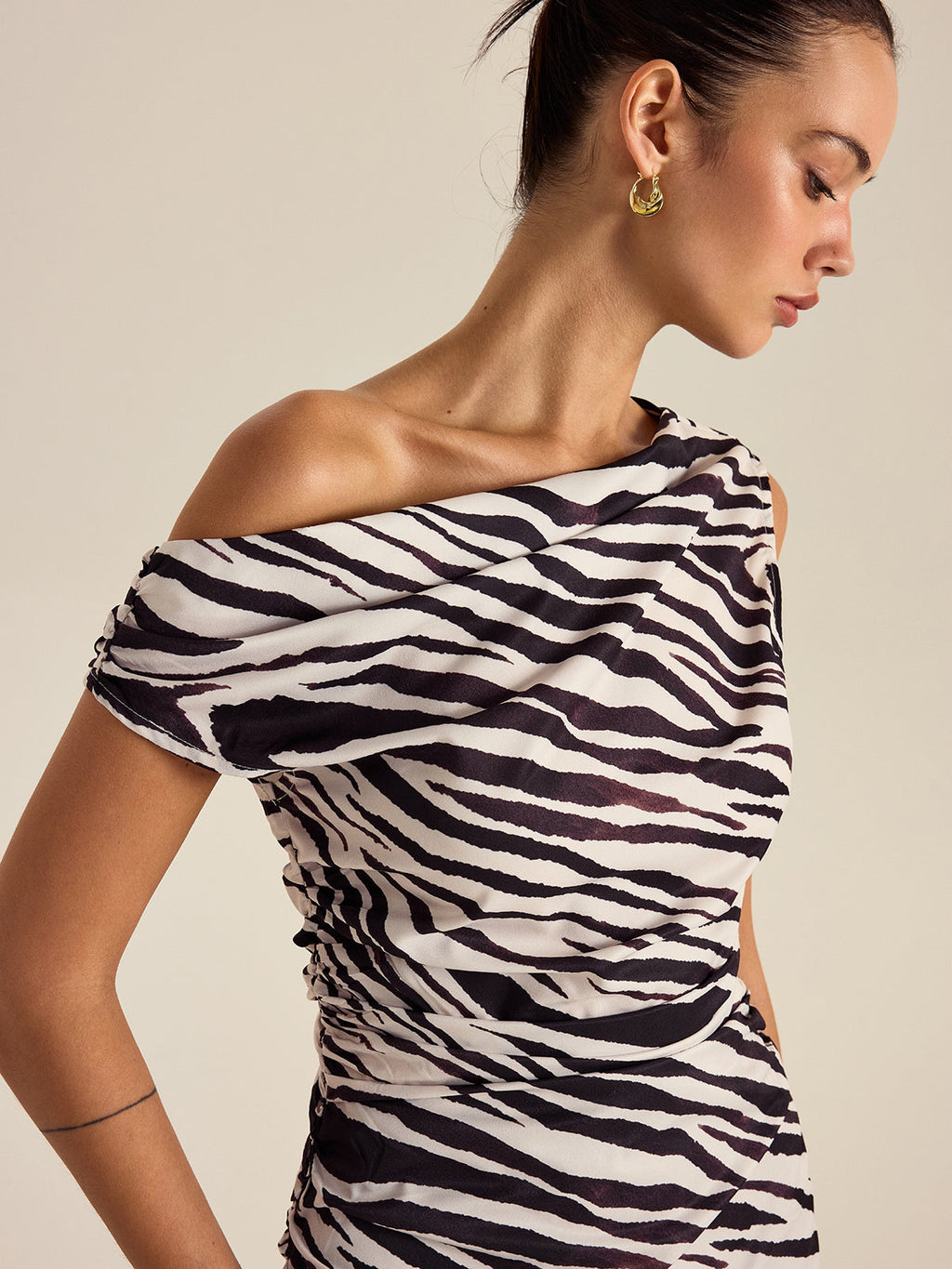 Zebra Desenli Omuz Açık Üst