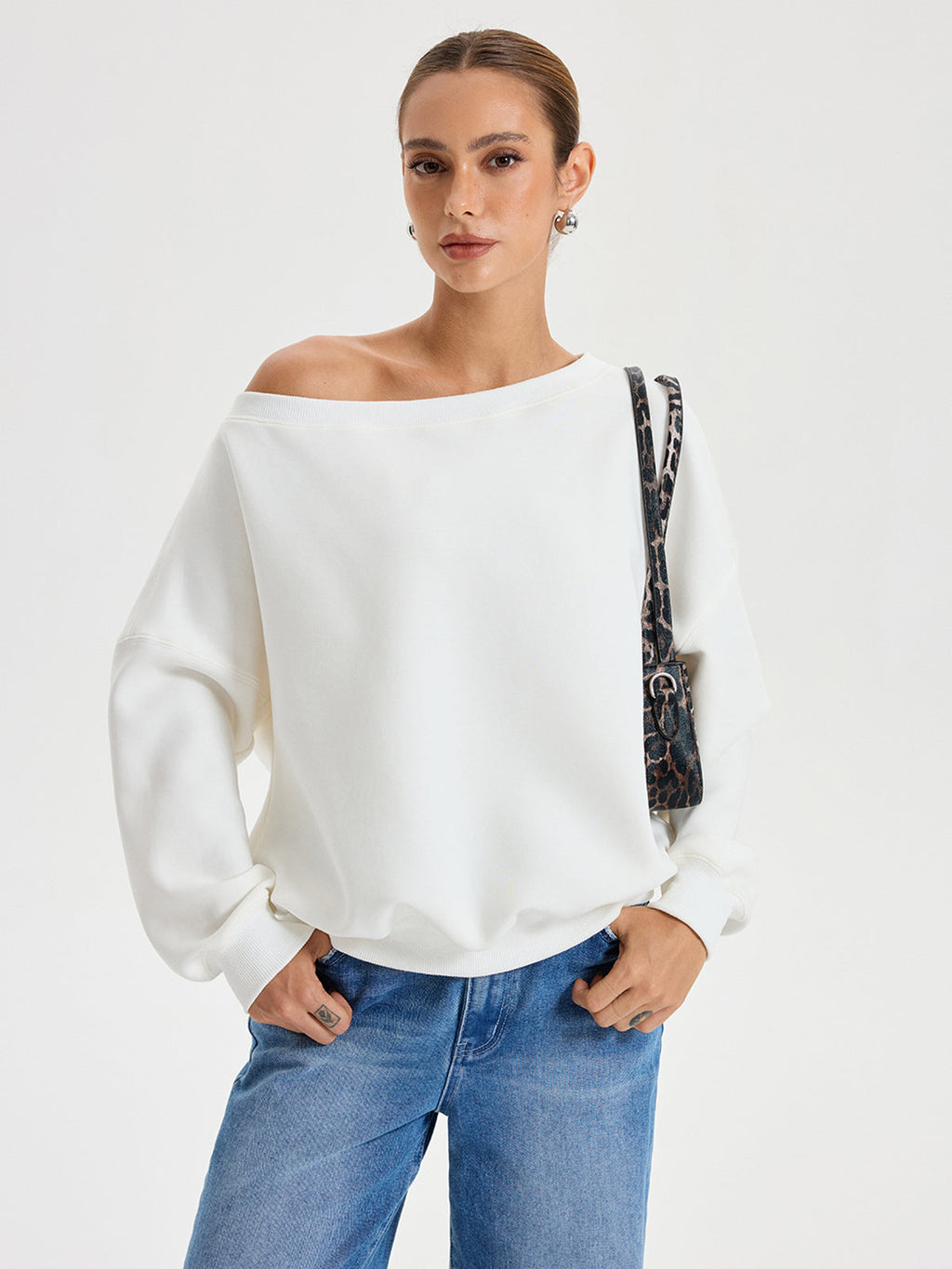 Omuzdan Açık Salaş Sweatshirt Beyaz Uzun Kol