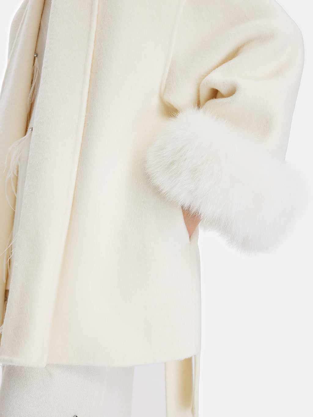 Minimalist Peluş Manşetli Ceket