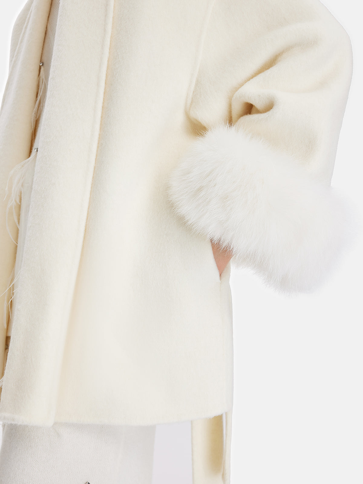 Minimalist Peluş Manşetli Ceket