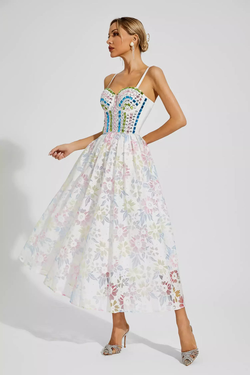 Kairi Beyaz İşlemeli Maxi Slip Elbise
