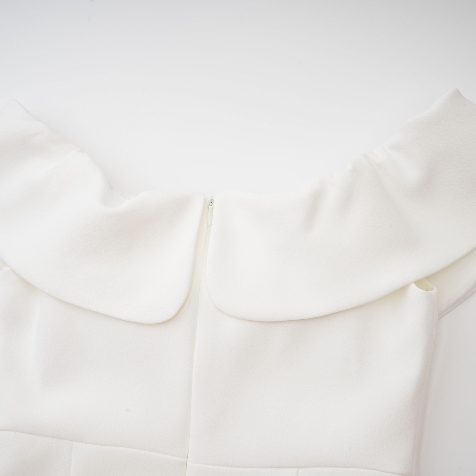 Victoire fiyonk detaylı mini elbise