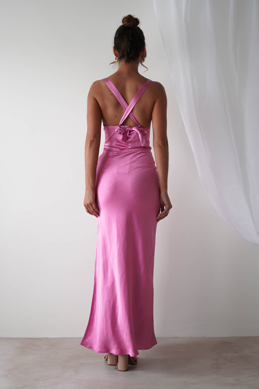Misha Yumuşak Saten Maxi Elbise | Parlak Pembe
