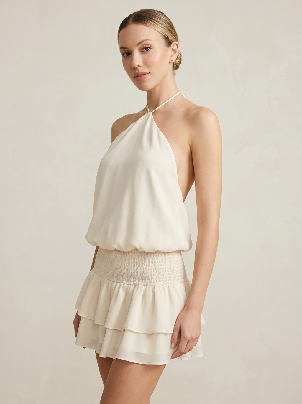 Halter Bağlamalı Açık Sırt Smocked Bel İki Katlı Volanlı Mini Şifon Elbise
