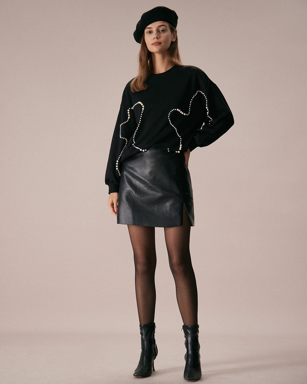 Siyah Bisiklet Yaka İnci Detaylı Sweatshirt