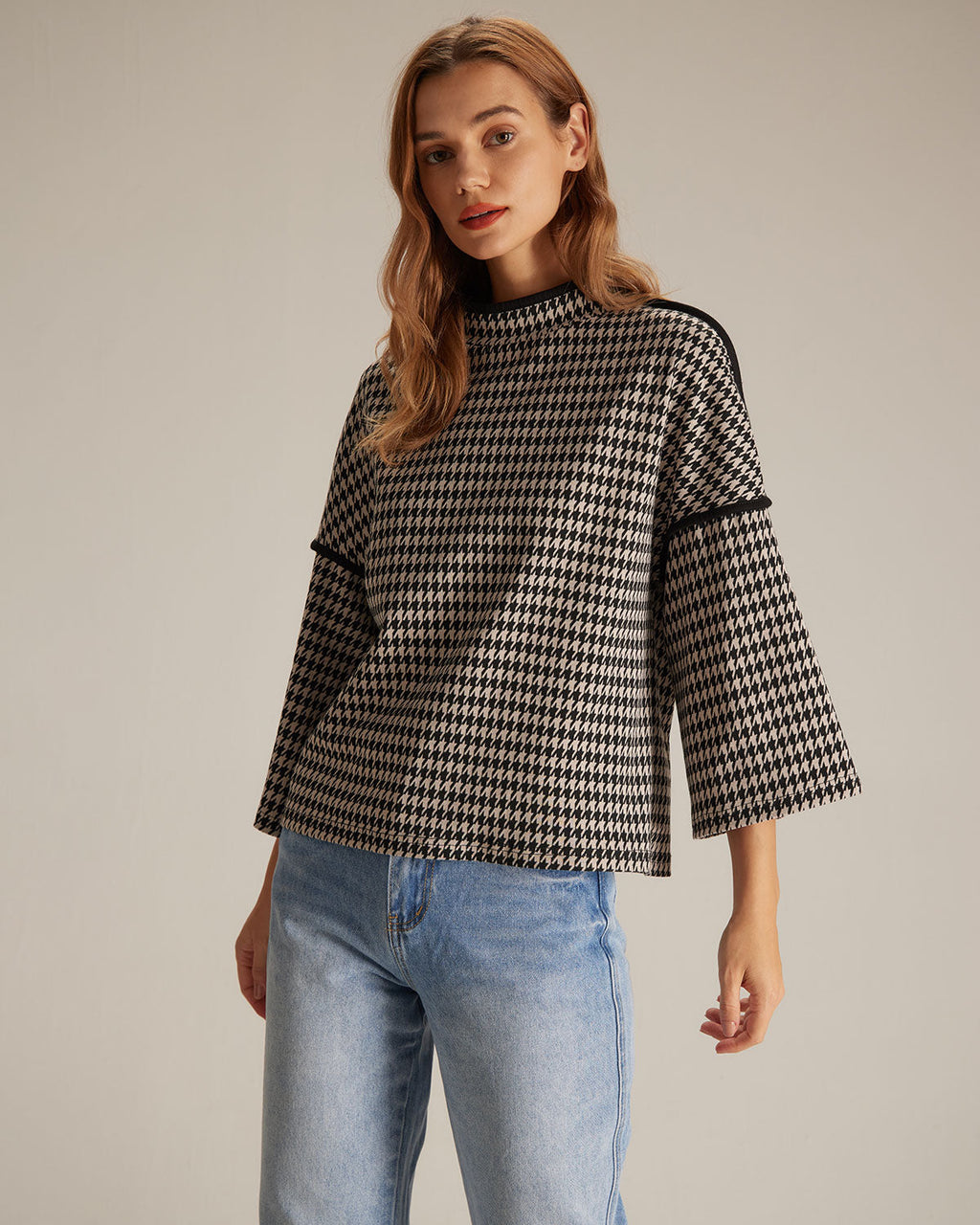 Siyah Yüksek Yaka Gözlemeli Sweatshirt