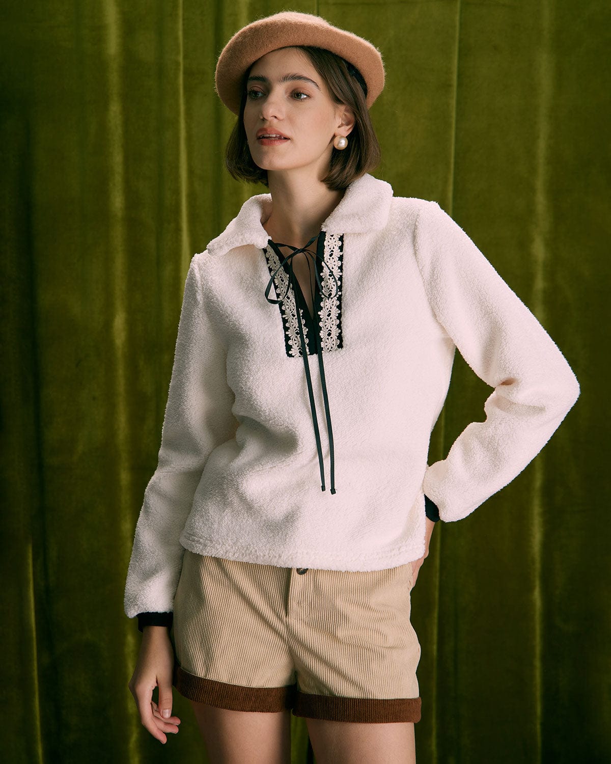 Bej Renkli V Yaka Yamanalı Teddy Sweatshirt