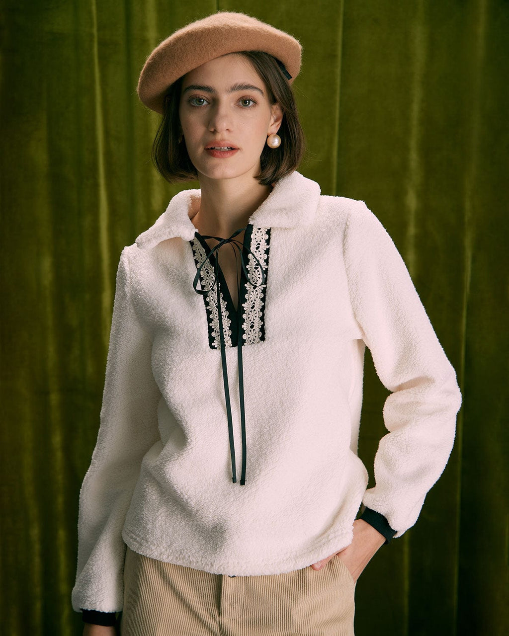 Bej Renkli V Yaka Yamanalı Teddy Sweatshirt