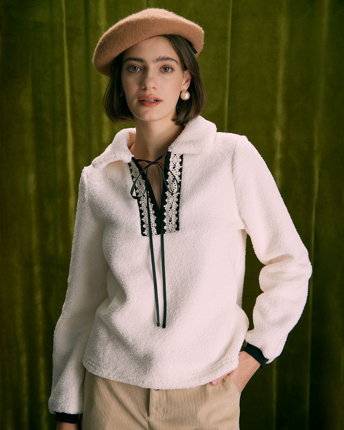 Bej Renkli V Yaka Yamanalı Teddy Sweatshirt
